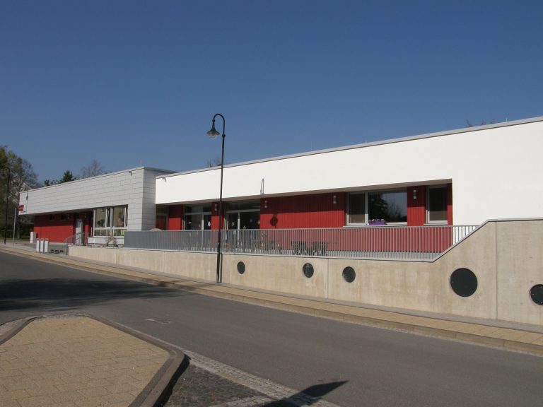 Fassaden_2 Neubau Kita in Bleicherode Holz und Eternit Fassade